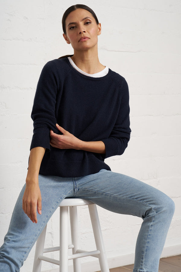 Cashmere Raglan Pullover - Navy