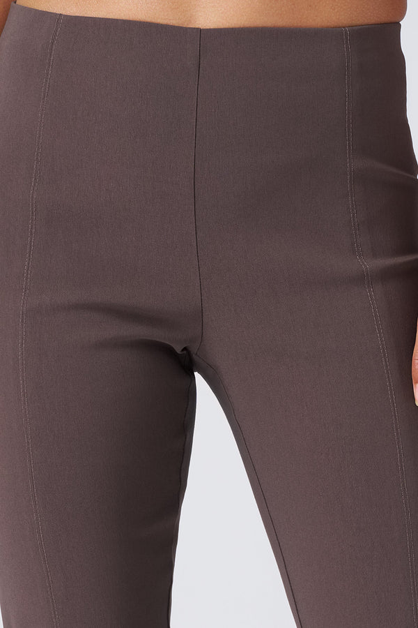 All-Season Tapered Pant in Bark