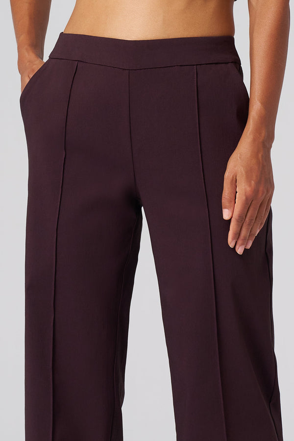 Signature Stretch Wilshire Pant in Black Cherry