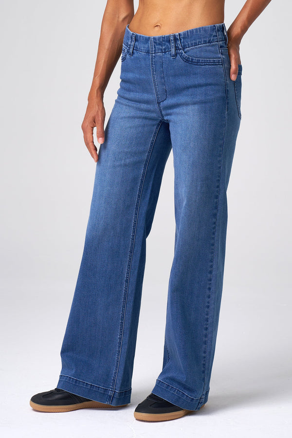 Effortless Wide Leg Jean in Classic Wash