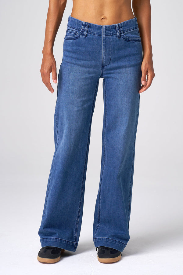 Effortless Wide Leg Jean in Classic Wash